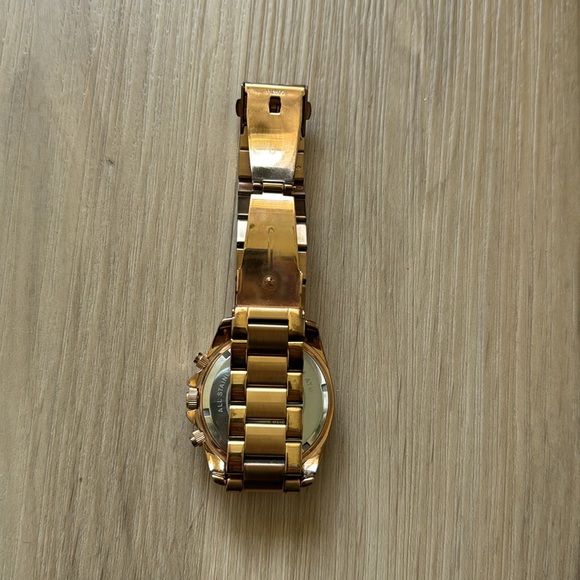 Michael Kors rose gold watch - Picture 4 of 6